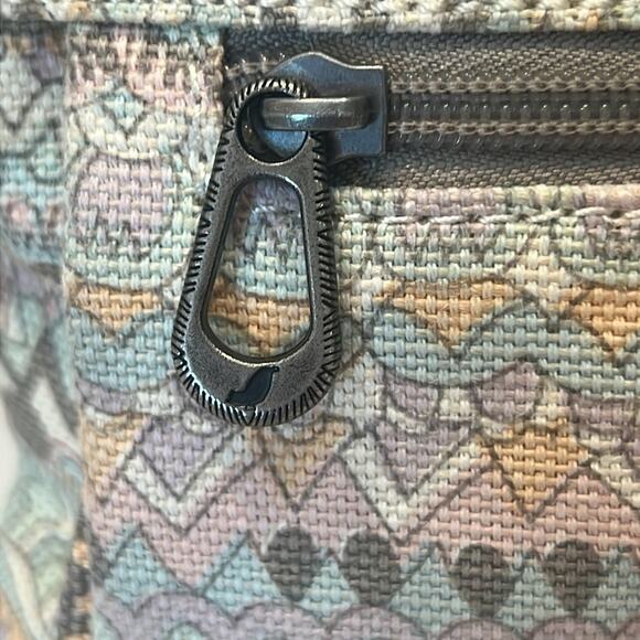 Sakroots Camden Crossbody Handbag in Pastel One World - Picture 2 of 15